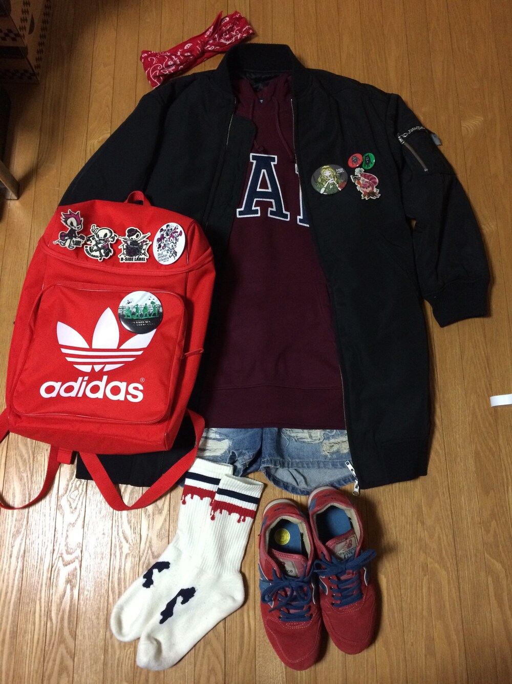 「嵐、コンサート、リュック、ニューバランス、ラインソックス、バンダナ、パーカー、GAP、MA-1、デニムショートパンツ」｜「jouetieのロングMA-1（ミリタリージャケット、ブラック系）」を使った、のりらんさん（レディース・154cm）の秋コーディネートの1枚目の写真