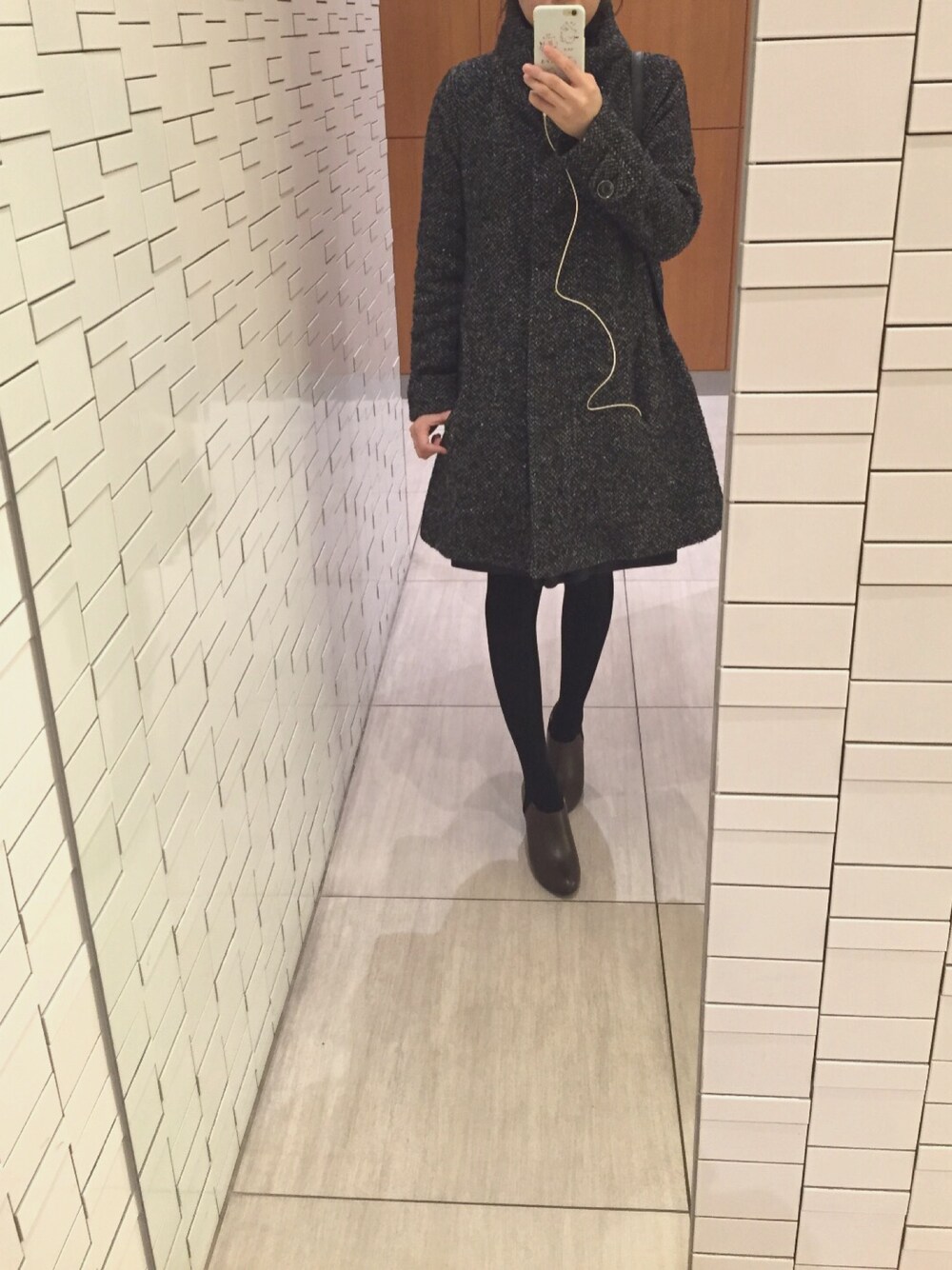 「冬コーデ、モノトーン」｜「Bonappetitのアイテム（ダウンジャケット/コート、グレー系）」を使った、MIHOさん（レディース・152cm）の冬コーディネートの1枚目の写真