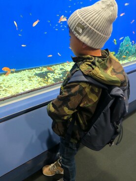 「水族館」｜「アイテム（ナイロンジャケット）」を使った、tomocafeさん（キッズ・110cm）の春コーディネート