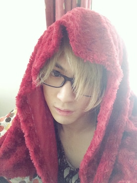 「red」｜「アイテム（ポンチョ）」を使った、Tomoさん（メンズ・183cm）の冬コーディネート