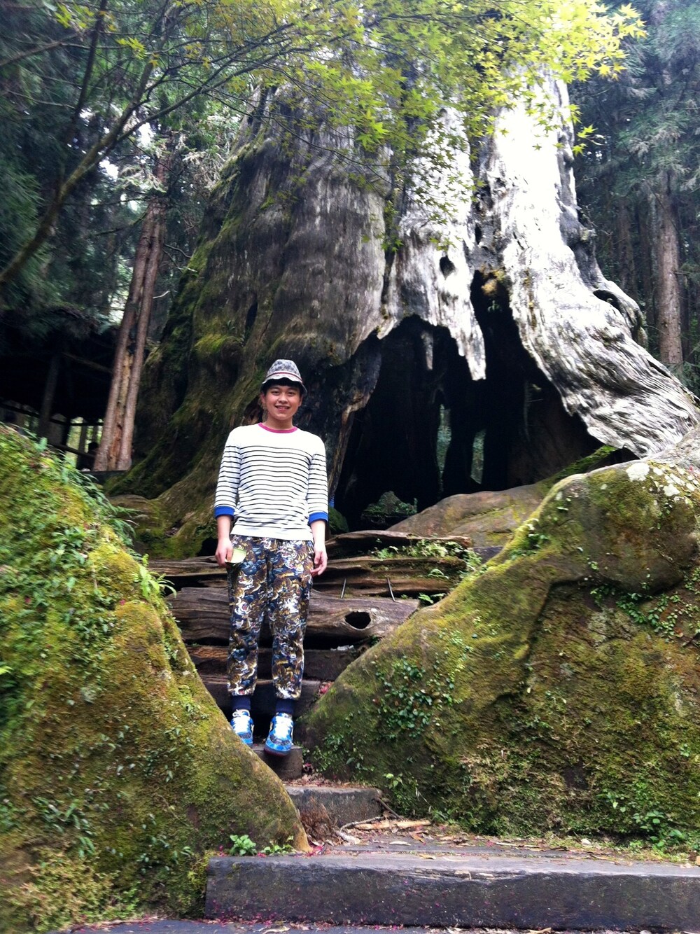 「GUCCI、Bape、KENZO×NEWERA、PLAY comme des garcons」｜「GUCCIのアイテム（サンバイザー、その他）」を使った、Jessさん（メンズ・170cm）の夏コーディネートの1枚目の写真