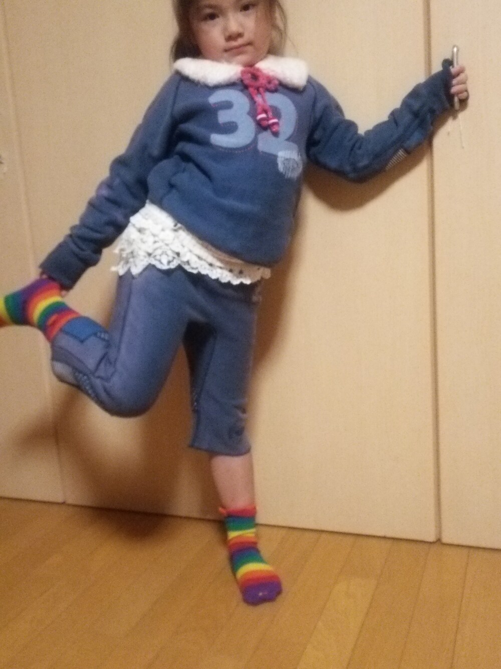 「ブーフーウー、古着」｜「BOOFOOWOOのアイテム（その他パンツ、ブルー系）」を使った、akiraさん（キッズ・120cm）の秋コーディネートの1枚目の写真