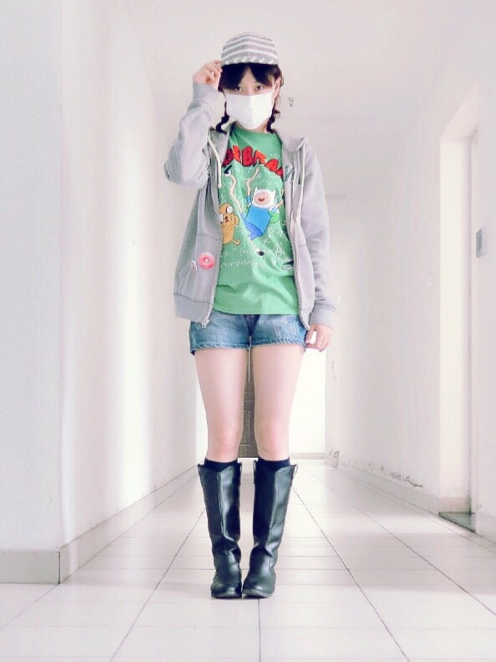 「OLD NAVYのアイテム（スタジャン、グレー系）」を使った、木小树さん（レディース・160cm）の秋コーディネートの1枚目の写真