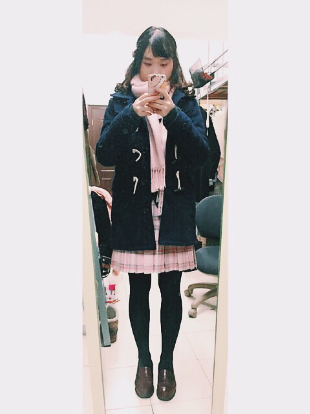 「BODYLINEのアイテム（スカート、ピンク系）」を使った、木小树さん（レディース・160cm）の冬コーディネートの1枚目の写真