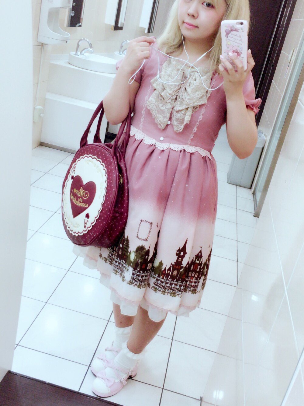 axes femme（アクシーズファム）の「グラデーションお城柄ワンピース