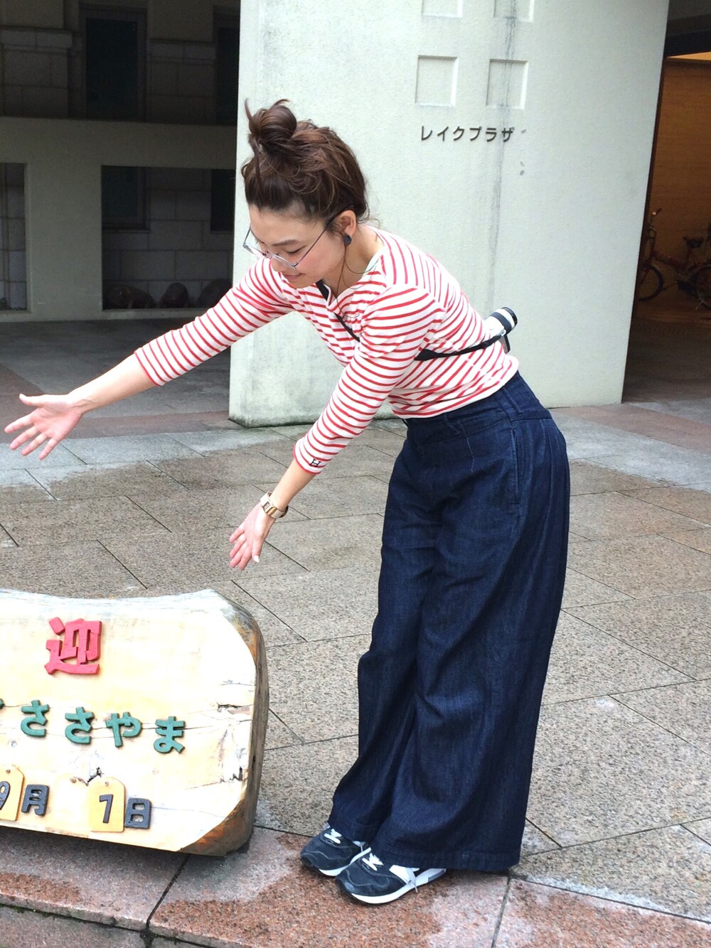 「HOLLYWOOD RANCH MARKETのアイテム（Tシャツ/カットソー、レッド系）」を使った、258445さん（レディース・160cm）の冬コーディネートの1枚目の写真