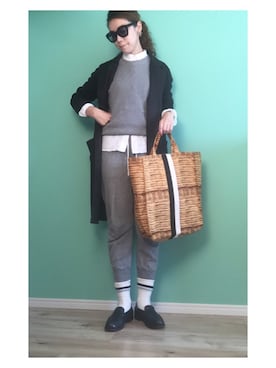 「スエット」｜「アイテム（モカシン/デッキシューズ）」を使った、奥村展子さん（レディース・160cm）の秋コーディネート