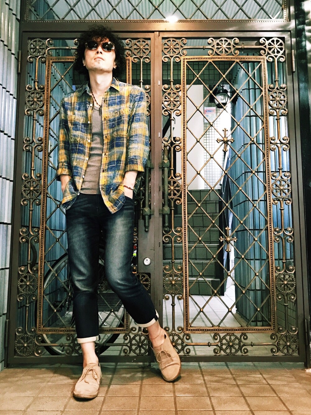 「チェックシャツ、デニム、オトナカジュアル、大人カジュアル、シンプル、スキニー、ZARA、GU、トレンドカラー2016AW、腕まくり」｜「n(n) BY NUMBER (N)INEのF11-NNA002（サングラス、ブラウン系）」を使った、KEITA(ΦωΦ)さん（メンズ・181cm）の秋コーディネートの1枚目の写真