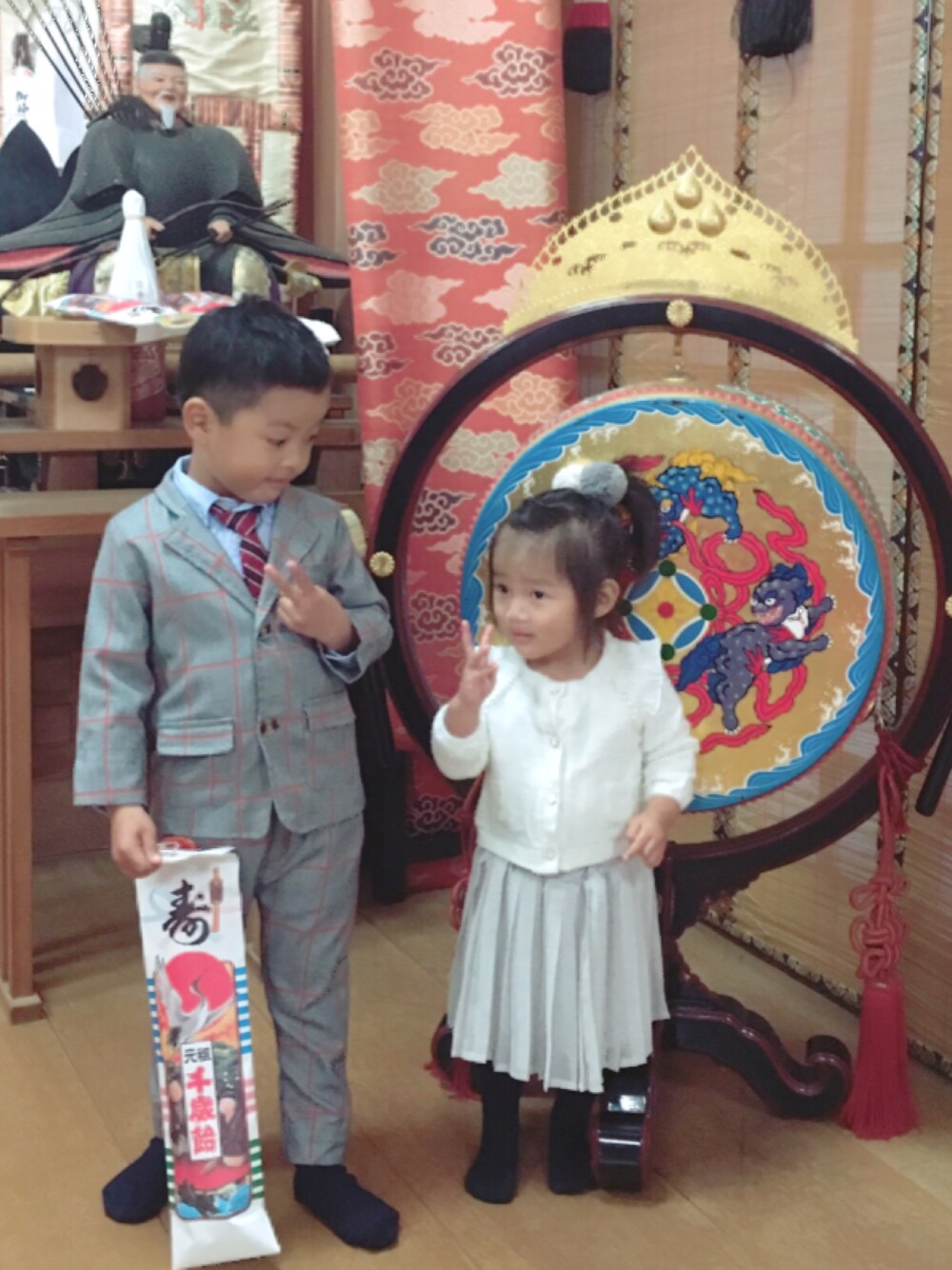 「韓国子供服、男の子、おんなのこ、七五三、スーツ、キッズコーデ」｜「Koreaのアイテム（セットアップ、グレー系）」を使った、haruhinaさん（キッズ・90cm）の秋コーディネートの1枚目の写真