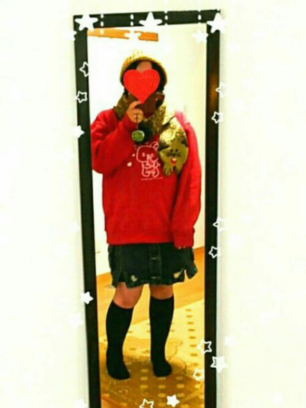 「でぶ、デブでもオシャレ、デブコーデ、ぽっちゃりコーデ、トレーナー、デニムショートパンツ、リラックマ、SWIMMER、秋のコーデ、ネコ」｜「SWIMMERのアイテム（マフラー、ブラウン系）」を使った、ポンポコさん（レディース・157cm）の秋コーディネートの1枚目の写真
