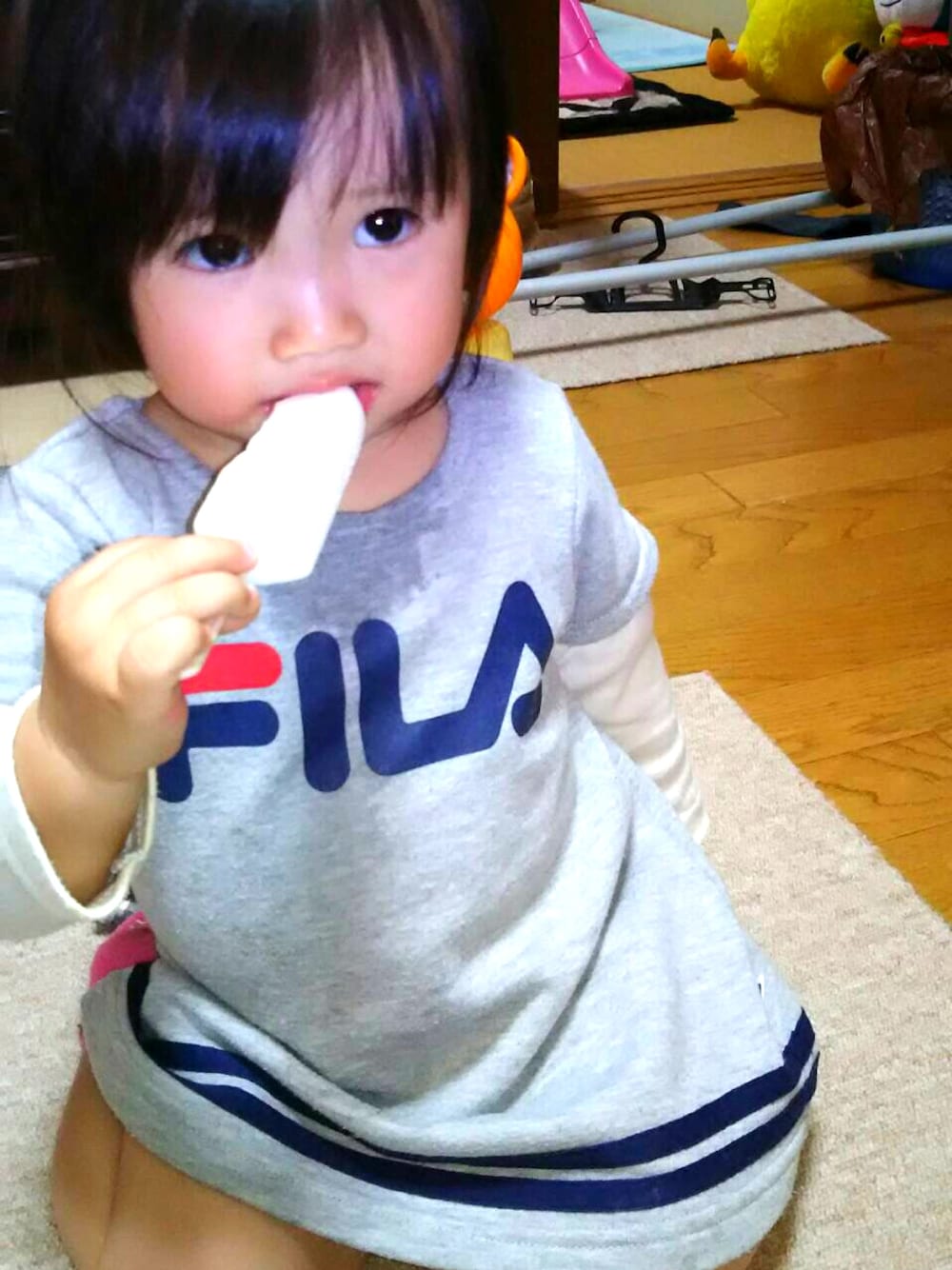 「FILAのアイテム（ワンピース、グレー系）」を使った、R＊chanさん（キッズ・80cm）の冬コーディネートの1枚目の写真