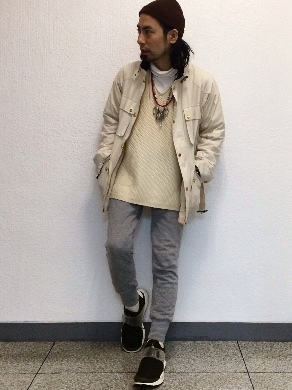 「sAagaraSHOWROOM、general reseach、スウェットパンツ、キルティング、ハンティングジャケット、オールホワイト、ワントーンコーデ」｜「GENERAL RESEARCHのGENERAL RESEARCH / blouson （ブルゾン、ホワイト系）」を使った、志鎌英明さん（メンズ・170cm）の冬コーディネートの1枚目の写真