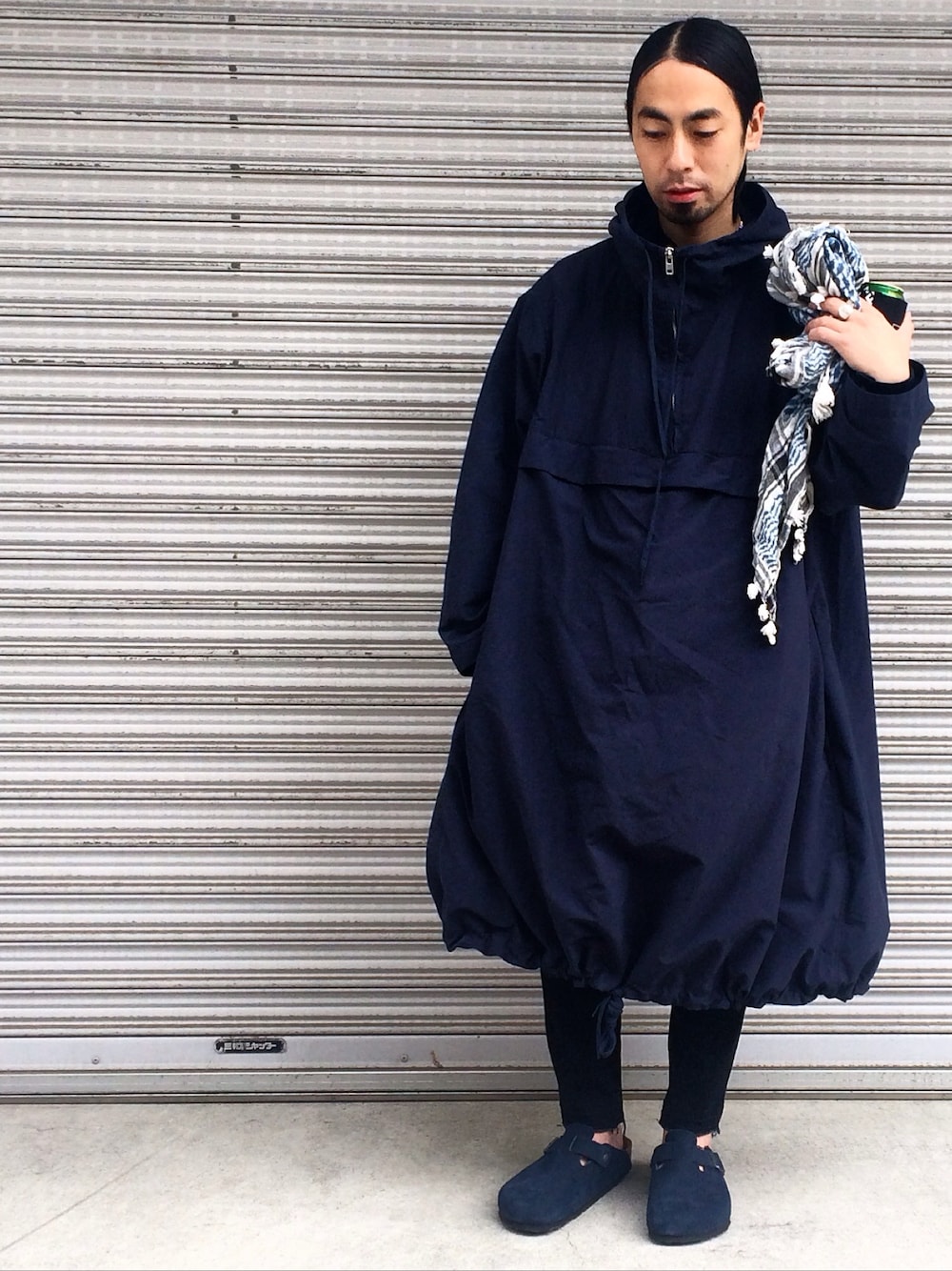 「sAagaraSHOWROOM、goro's、ACE by MORIZANE、UNUSED、birkenstock、オールネイビー、children of the discordance」｜「goro'sのアイテム（ネックレス、シルバー系）」を使った、志鎌英明さん（メンズ・170cm）の秋コーディネートの1枚目の写真