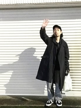 「UNUSED」｜「アイテム（ステンカラーコート）」を使った、志鎌英明さん（メンズ・170cm）の秋コーディネート