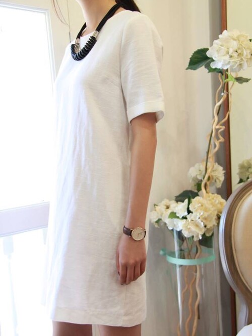 tangers is wearing tangers "Texturised White Shift Dress"