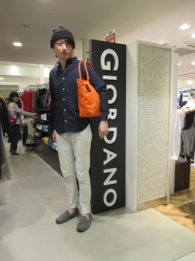 「アイテム（トートバッグ、オレンジ系）」を使った、GIORDANO新大阪さん（メンズ・180cm）の春コーディネート