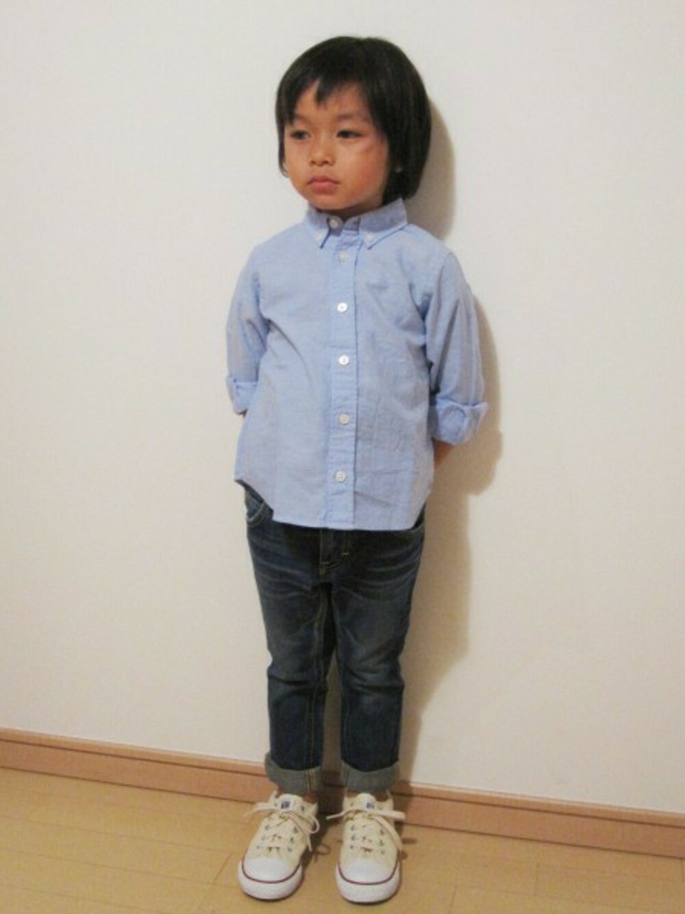 「JOURNAL STANDARD relumeのJOURNAL STANDARD relume KIDS: シャンブレーボタンダウンシャツ #（シャツ/ブラウス、ブルー系）」を使った、JOURNAL STANDARD EC担当さん（キッズ・105cm）の春コーディネートの1枚目の写真