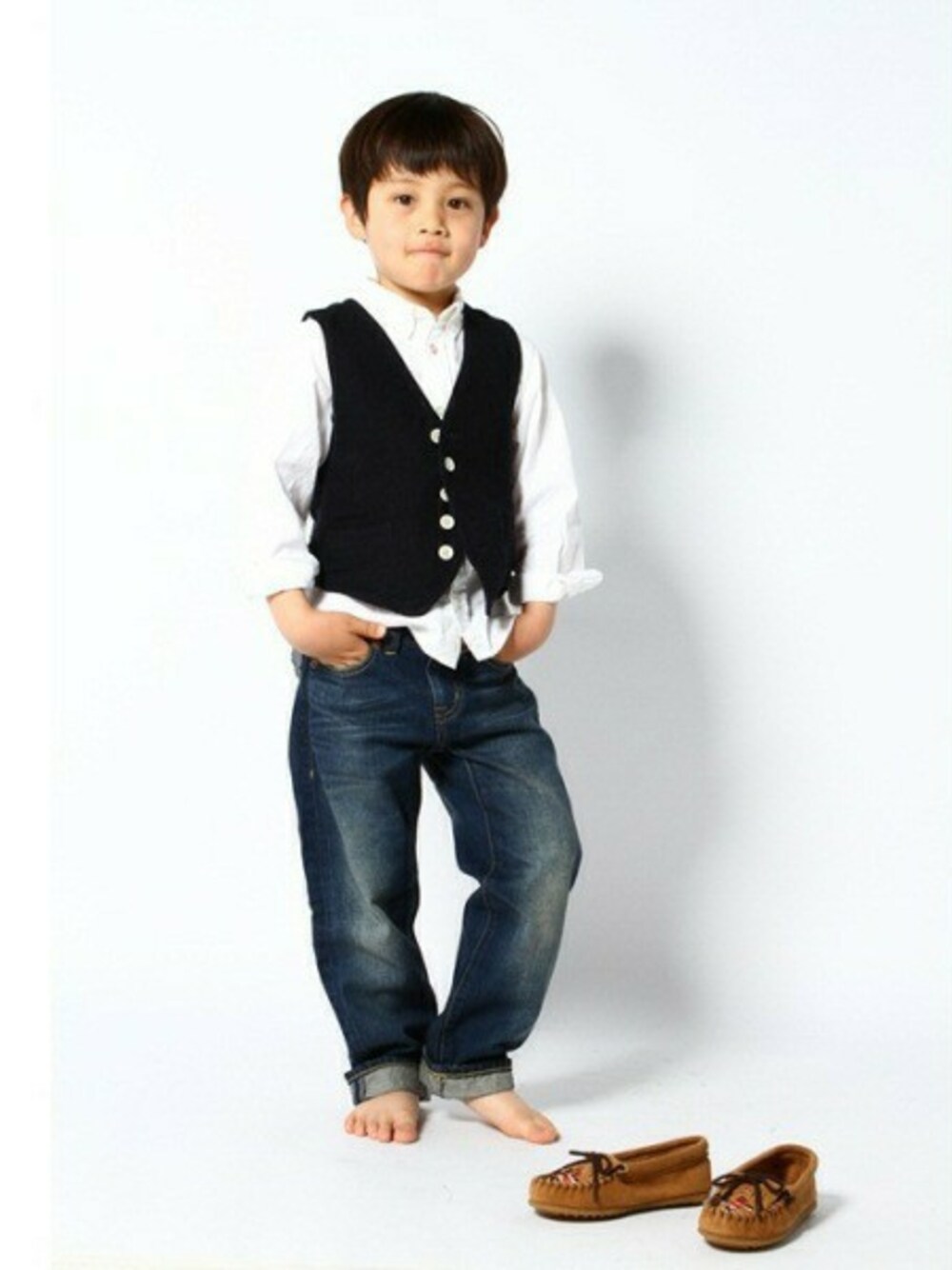 「JOURNAL STANDARD relumeの☆JOURNAL STANDARD relume KIDS: リングヤーンベスト #（ベスト、ブルー系）」を使った、JOURNAL STANDARD EC担当さん（キッズ・120cm）の春コーディネートの1枚目の写真