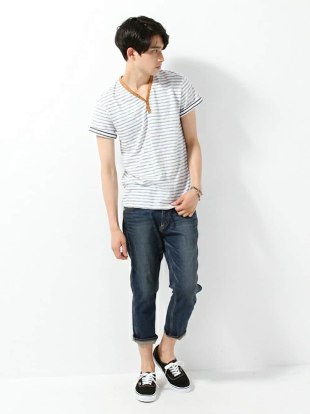 「デニム、ヘンリーネック」｜「JOURNAL STANDARDのプレーティングボーダーレザーヘンリーネックTシャツ#（Tシャツ/カットソー、ブルー系）」を使った、JOURNAL STANDARD EC担当さん（メンズ・180cm）の夏コーディネートの1枚目の写真