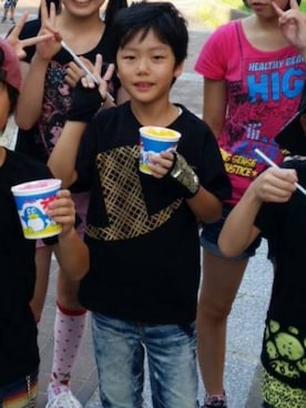 「Champion（チャンピオン）のアイテム（Tシャツ/カットソー、ブラック系）」を使った、Taka☺︎さん（キッズ・140cm）の秋コーディネート