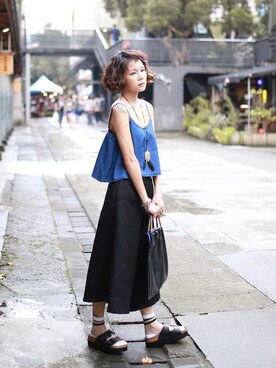 「アイテム（チューブトップ、ブルー系）」を使った、Miriam Mibaoさん（レディース・163cm）の夏コーディネート