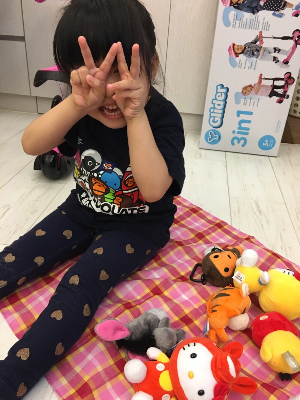 「:CHOCOOLATEのアイテム（Tシャツ/カットソー、ブルー系）」を使った、Dorisさん（キッズ・90cm）の秋コーディネートの1枚目の写真