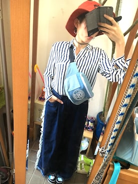 「アイテム（ボディバッグ/ウエストポーチ、ブルー系）」を使った、つなさん（レディース・160cm）の春コーディネート