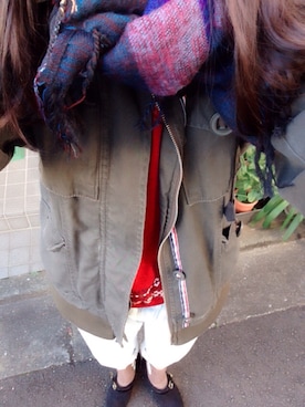 「アイテム（デニムパンツ、シルバー系）」を使った、ちづさん（レディース・165cm）の冬コーディネート