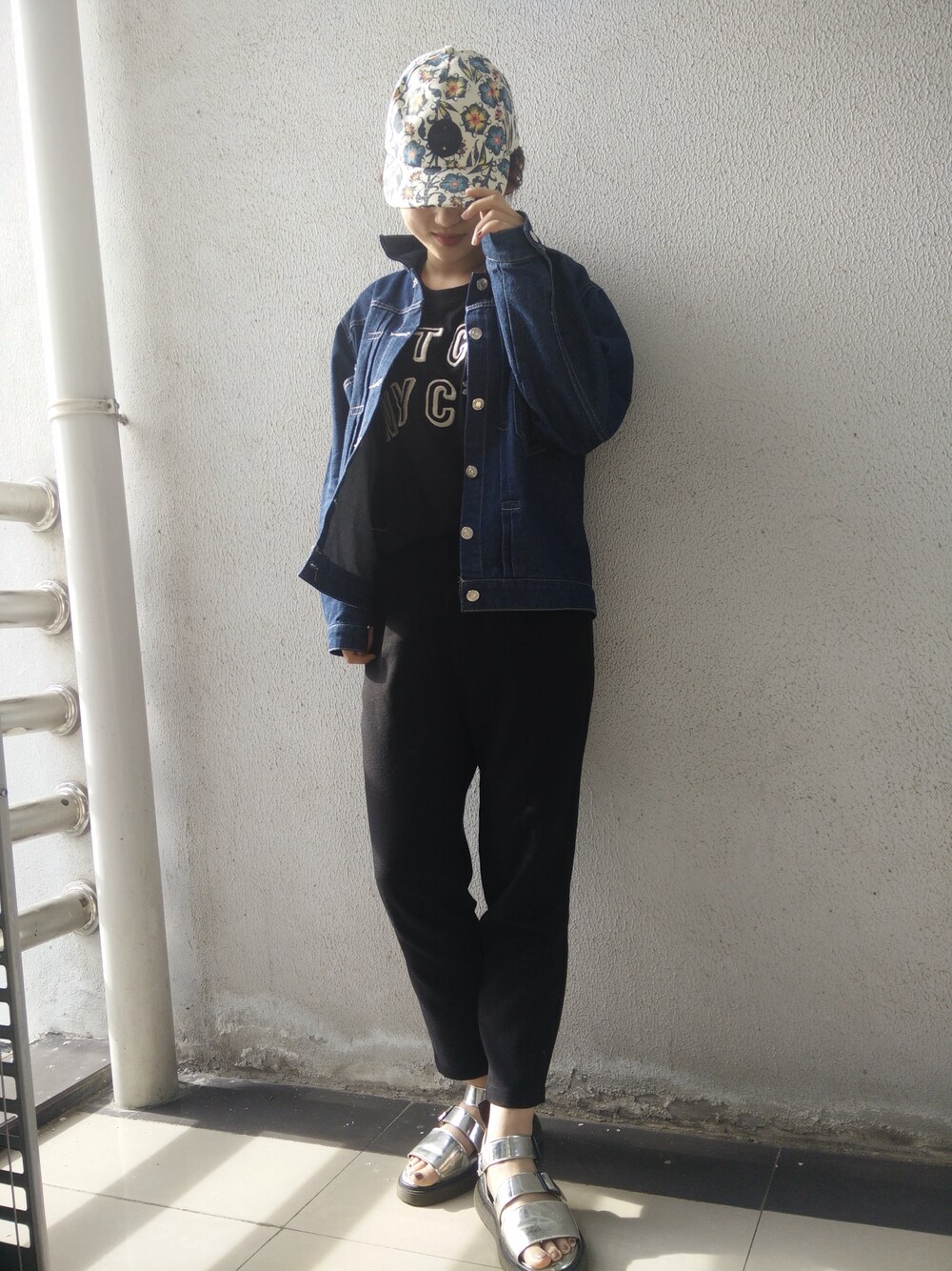 「VANSのアイテム（サンバイザー、その他）」を使った、Harukaさん（レディース・162cm）の春コーディネートの1枚目の写真
