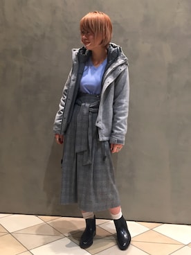 「BEAUTY&YOUTH UNITED ARROWS（ビューティーアンドユースユナイテッドアローズ）のBY ウールカシミヤブレンドVネックニット（ニット/セーター、ブルー系）」を使った、Kaori Shimomuraさん（レディース・160cm）の秋コーディネート