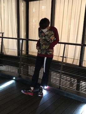 「アイテム（ピアス（両耳用）、グリーン系）」を使った、ЯYUS∃iさん（メンズ・172cm）の秋コーディネート