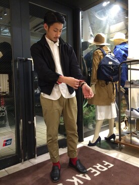 「さしいろ」｜「アイテム（チノパンツ）」を使った、岩井一真さん（メンズ・170cm）の春コーディネート