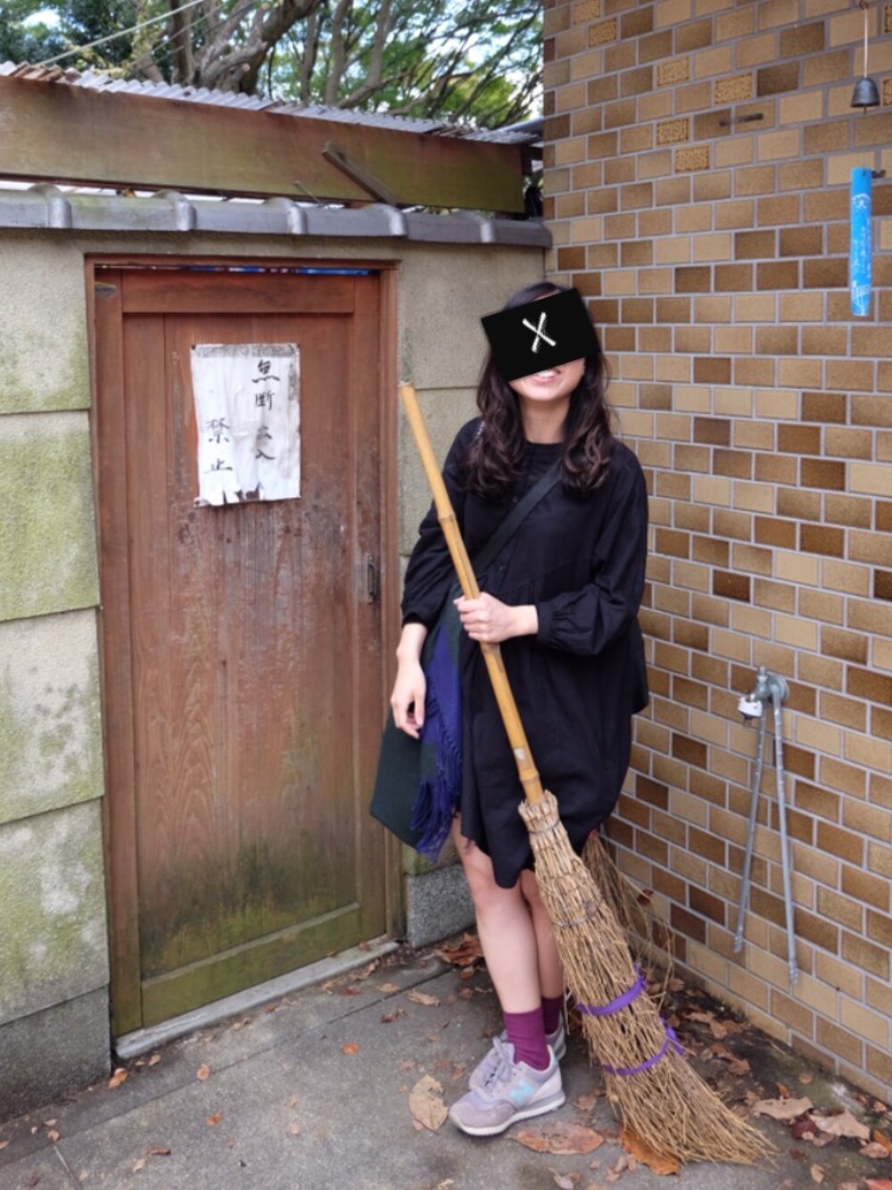 「witch、girl」｜「MONKIのMonki Button Detail Smock Dress（ワンピース、ブラック系）」を使った、maxxさん（レディース・161cm）の冬コーディネートの1枚目の写真