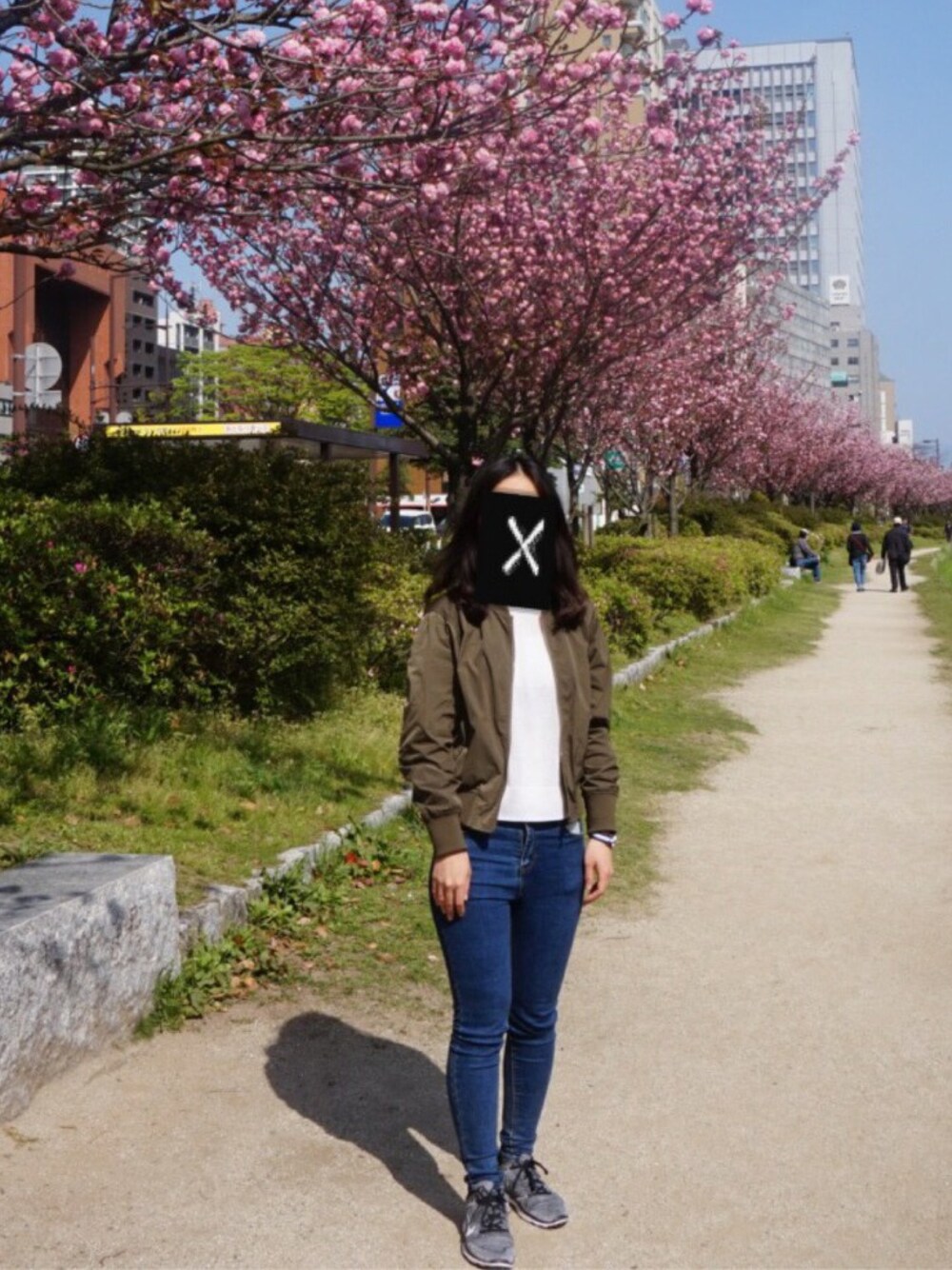 「sakura、Sunnyday、fukuoka」｜「GUのアイテム（ナイロンジャケット、グリーン系）」を使った、maxxさん（レディース・161cm）の春コーディネートの1枚目の写真
