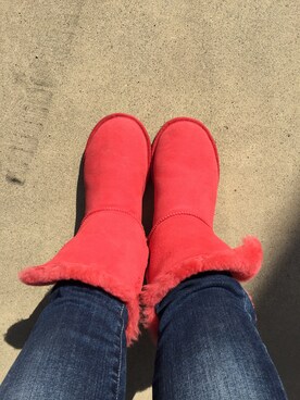 「UGG Australia（アグオーストラリア）のベイリーボタン ショート ムートン ブーツ（ブーツ、レッド系）」を使った、白鳥麗子さん（レディース・158cm）の冬コーディネート