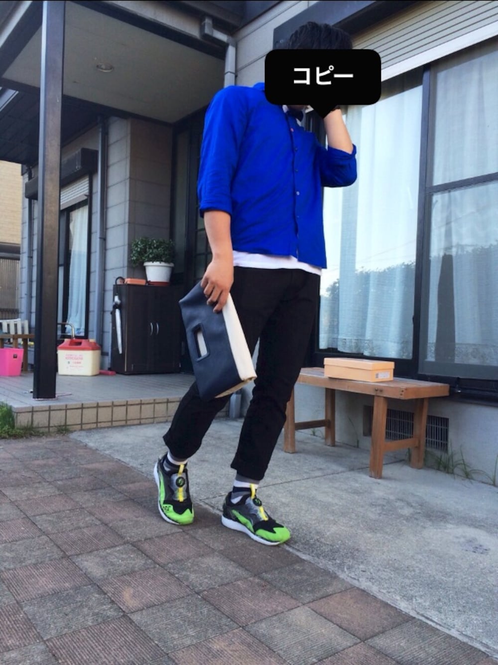 その他のスニーカーを着用したメンズの春コーディネートの1枚目の写真