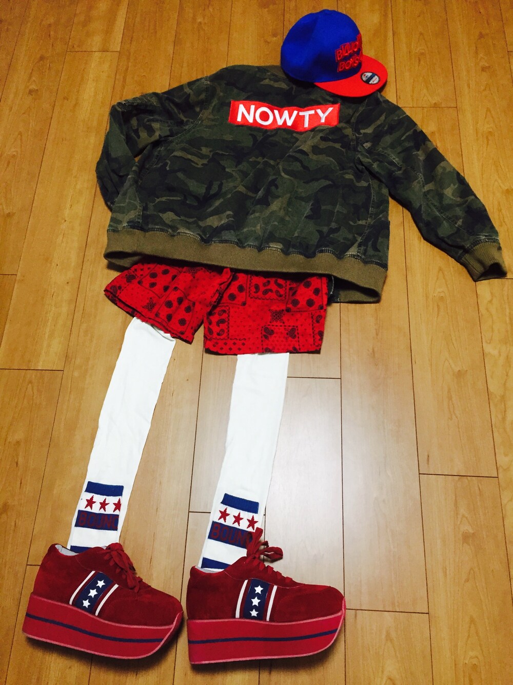 「スケータースタイル、Candy Stripper、ミリタリー、ハーフパンツ」｜「Candy StripperのNOWTY CAMOFLAGE MA-1（ブルゾン、グリーン系）」を使った、Kazumamaさん（レディース・153cm）の春コーディネートの1枚目の写真