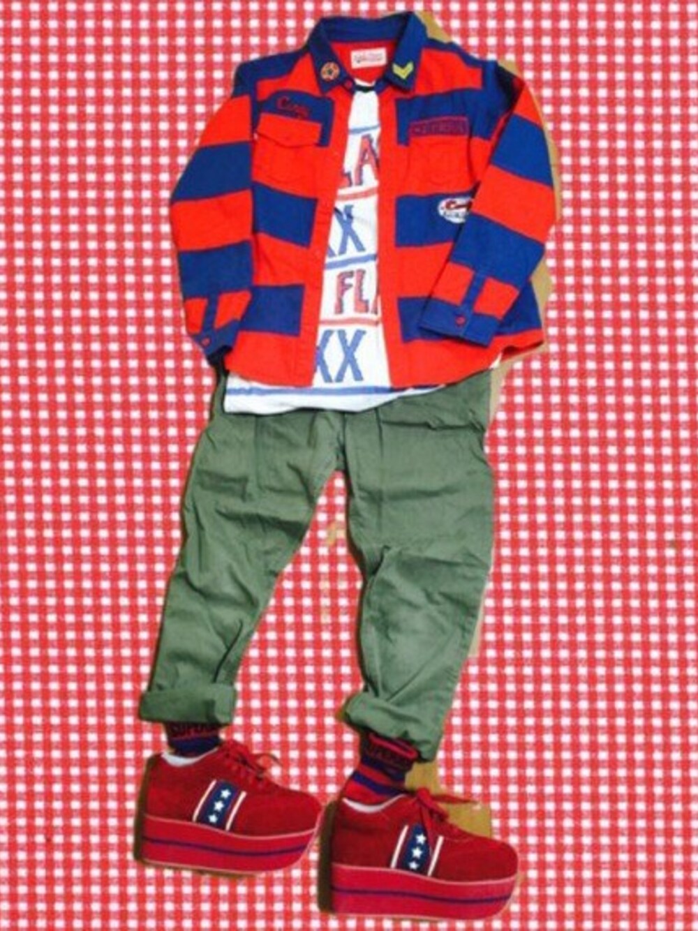 「Candy Stripper、シャツスタイル、赤×青、ボーダー」｜「Candy StripperのSUPERB BORDER SHIRT（シャツ/ブラウス、ブルー系）」を使った、Kazumamaさん（レディース・153cm）の春コーディネートの1枚目の写真