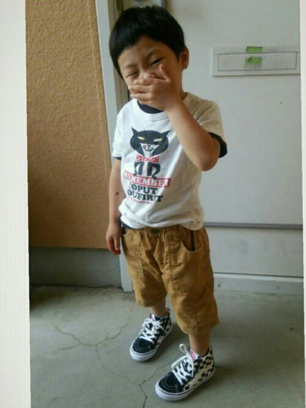 「キッズコーデ、5歳、男の子、バンズ」｜「OILのアイテム（Tシャツ/カットソー、ホワイト系）」を使った、mikkiiiinさん（メンズ・100cm）の春コーディネートの1枚目の写真