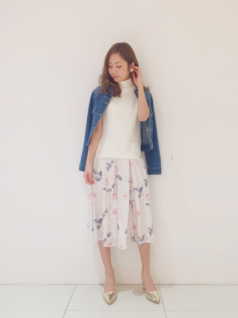 崎道 佳子さんの「【DUO】 シフォン大花プリーツスカート（MERCURYDUO）」を使ったコーディネート