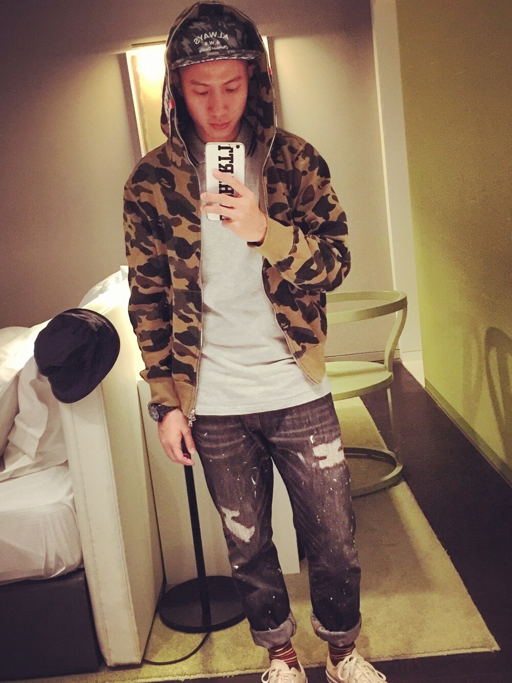 「上海」｜「Carhartt WIPのアイテム（ポロシャツ、グレー系）」を使った、B_lam1213さん（メンズ・172cm）の秋コーディネートの1枚目の写真