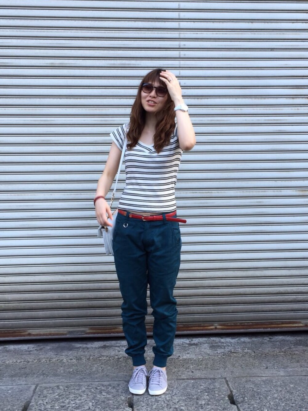 「夏、サングラス、ジョガーパンツ、FRED PERRY、Paul Smith、PUBLISH、NIXON、IL BISONTE」｜「Publish Brandのメンズ パブリッシュ レガシー ジョガーパンツ PUBLISH Legacy Jogger pant（その他パンツ、グリーン系）」を使った、Tsubasa Iwaiさん（メンズ・173cm）の夏コーディネートの1枚目の写真