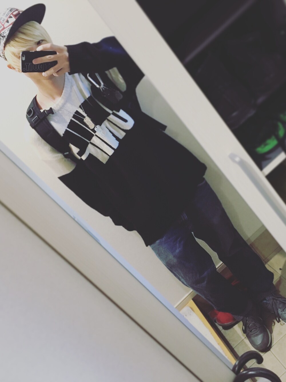 「UNIFのアイテム（ニット/セーター、ブラック系）」を使った、Takuto Shimatsuさん（メンズ・180cm）の秋コーディネートの1枚目の写真