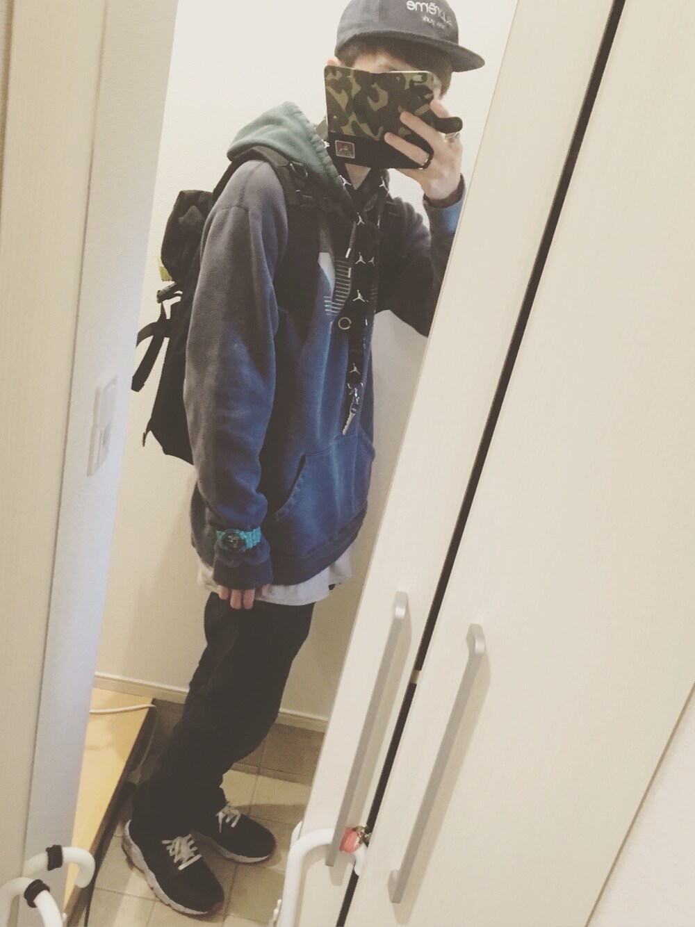 「Supreme のアイテム（キャップ、ブルー系）」を使った、Takuto Shimatsuさん（メンズ・180cm）の春コーディネートの1枚目の写真