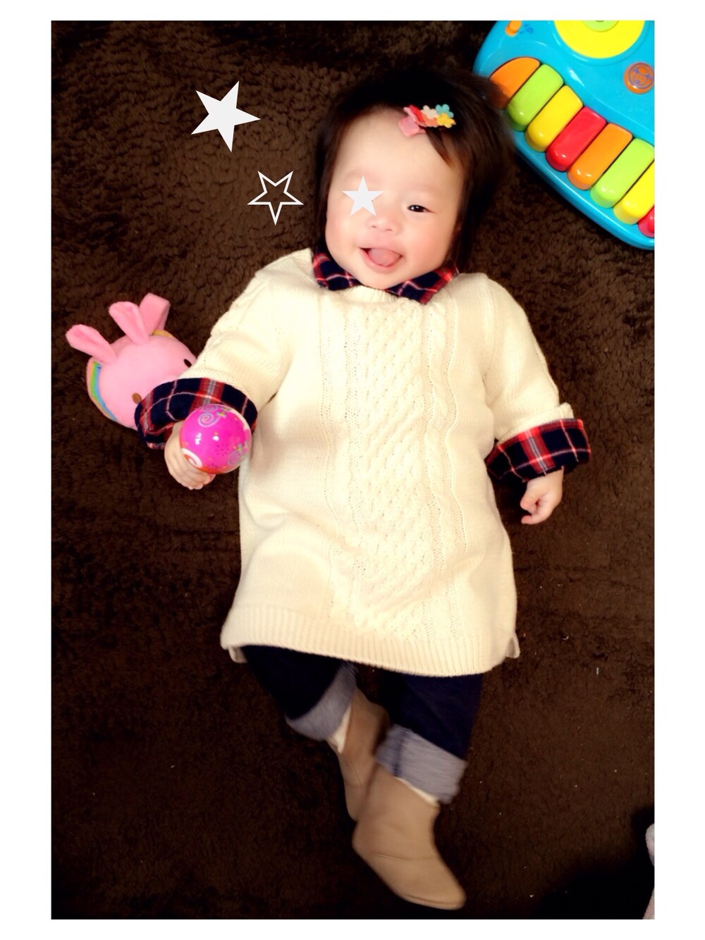 「シャツ×デニム、ベビー、6ヶ月、女の子、クリスマスプレゼント、白ニット、フィッシャーマンニット」｜「babyGAPのアイテム（シャツ/ブラウス、レッド系）」を使った、A-mu✾さん（キッズ・70cm）の冬コーディネートの1枚目の写真