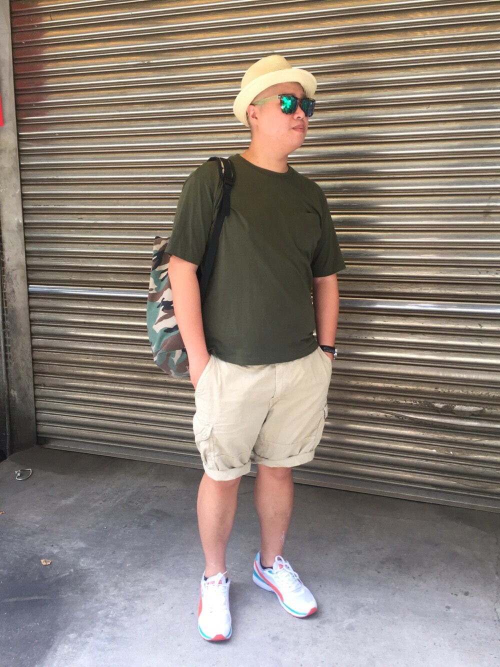 「休日スタイル、UNIQLO」｜「GUのアイテム（Tシャツ/カットソー、グリーン系）」を使った、Eric Wangさん（メンズ・173cm）の夏コーディネートの1枚目の写真