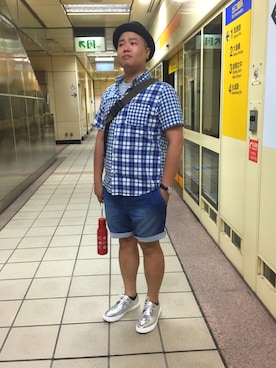 「blue」｜「アイテム（ボディバッグ/ウエストポーチ）」を使った、Eric Wangさん（メンズ・173cm）の夏コーディネート