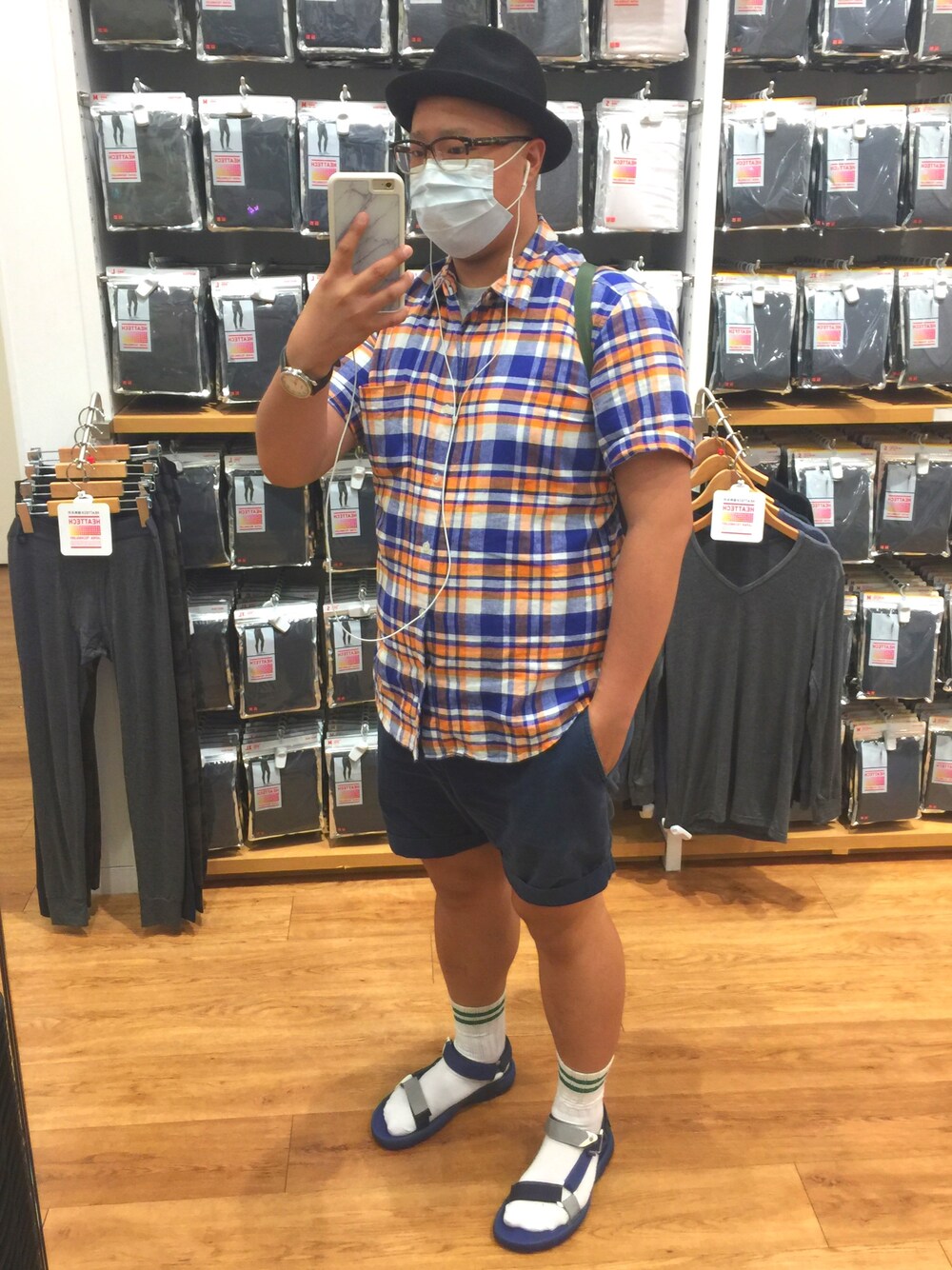 「tava、BEAMS、hat、fall、999.9、streetstyle、GU、Teva×BEAMS」｜「BEAMSのアイテム（シューズ、ブルー系）」を使った、Eric Wangさん（メンズ・173cm）の秋コーディネートの1枚目の写真