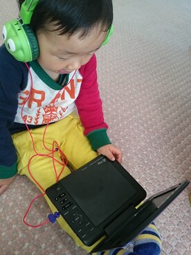 「アイテム（カーゴパンツ、イエロー系）」を使った、みごさん（キッズ・90cm）の冬コーディネート