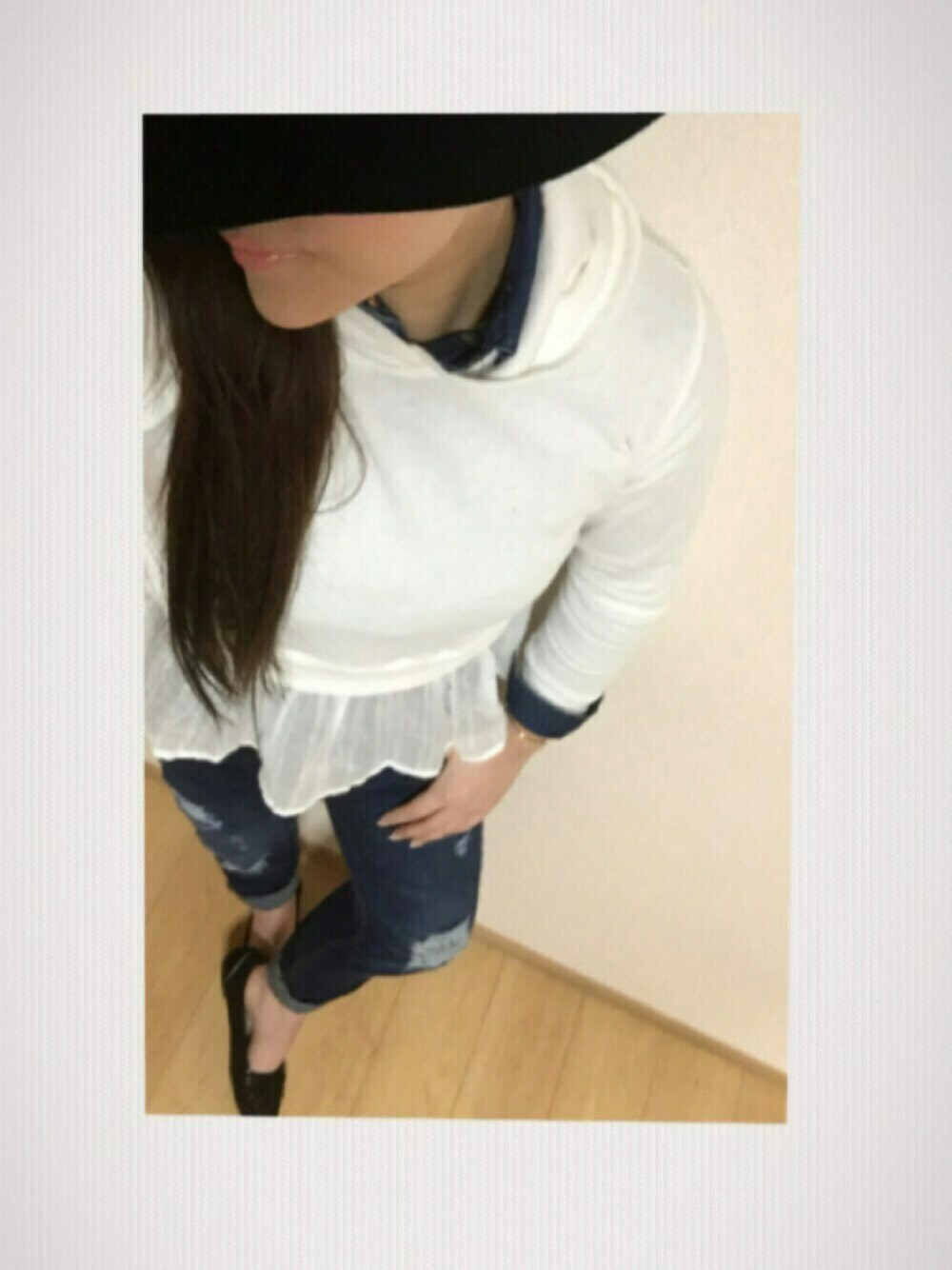 「シンプルコーデ、パンツスタイル、ラフ、大人カジュアル、フリル、パーカー、ZARA」｜「通販←海外のアイテム（ハット、ブラック系）」を使った、🌴Mさん（レディース・170cm）の春コーディネートの1枚目の写真